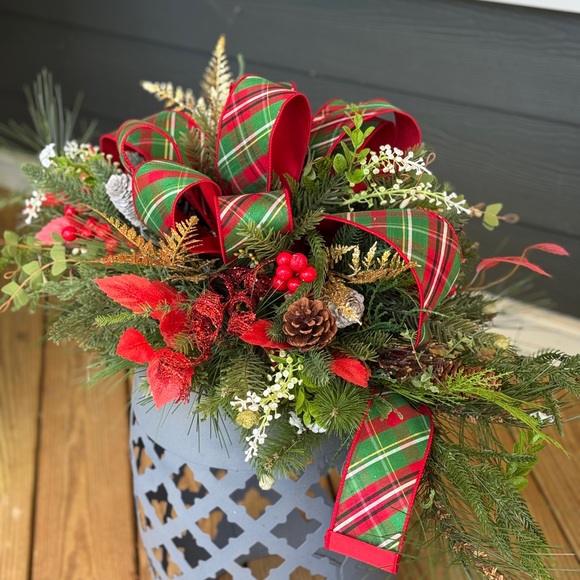 Versatile Red and Green Holiday Decor - Picture 3 of 10